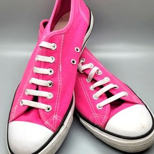Barely worn Pretty Pink low top kicks